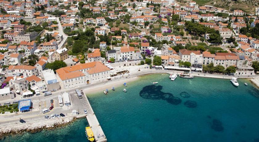 Amazing Waterfront Apartments Bol Bagian luar foto