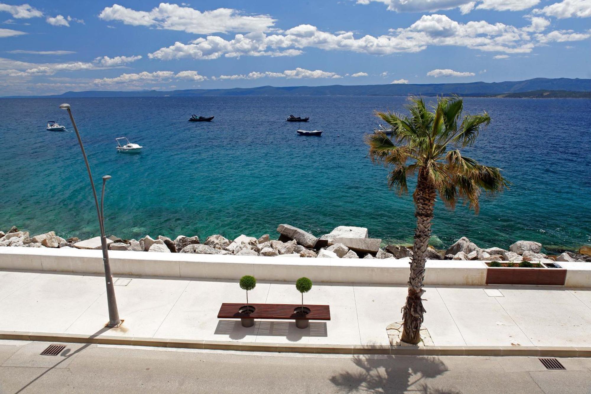Amazing Waterfront Apartments Bol Bagian luar foto
