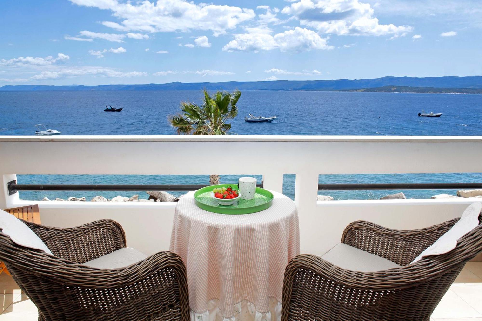 Amazing Waterfront Apartments Bol Bagian luar foto