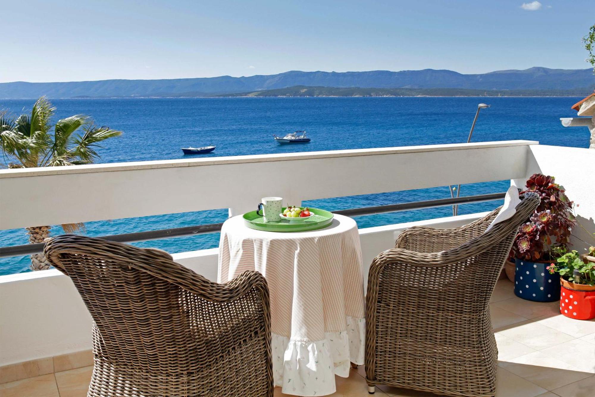 Amazing Waterfront Apartments Bol Bagian luar foto