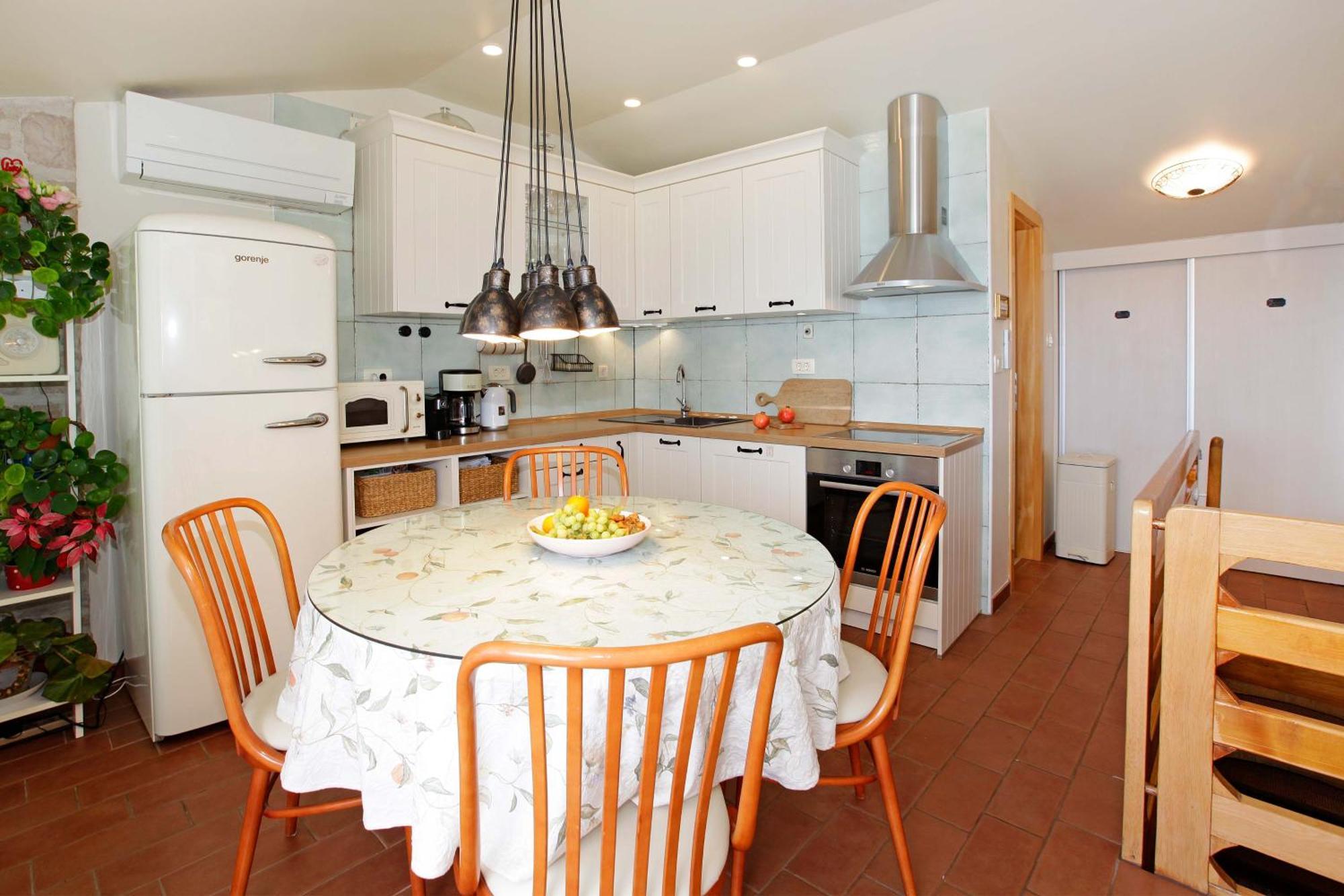 Amazing Waterfront Apartments Bol Bagian luar foto