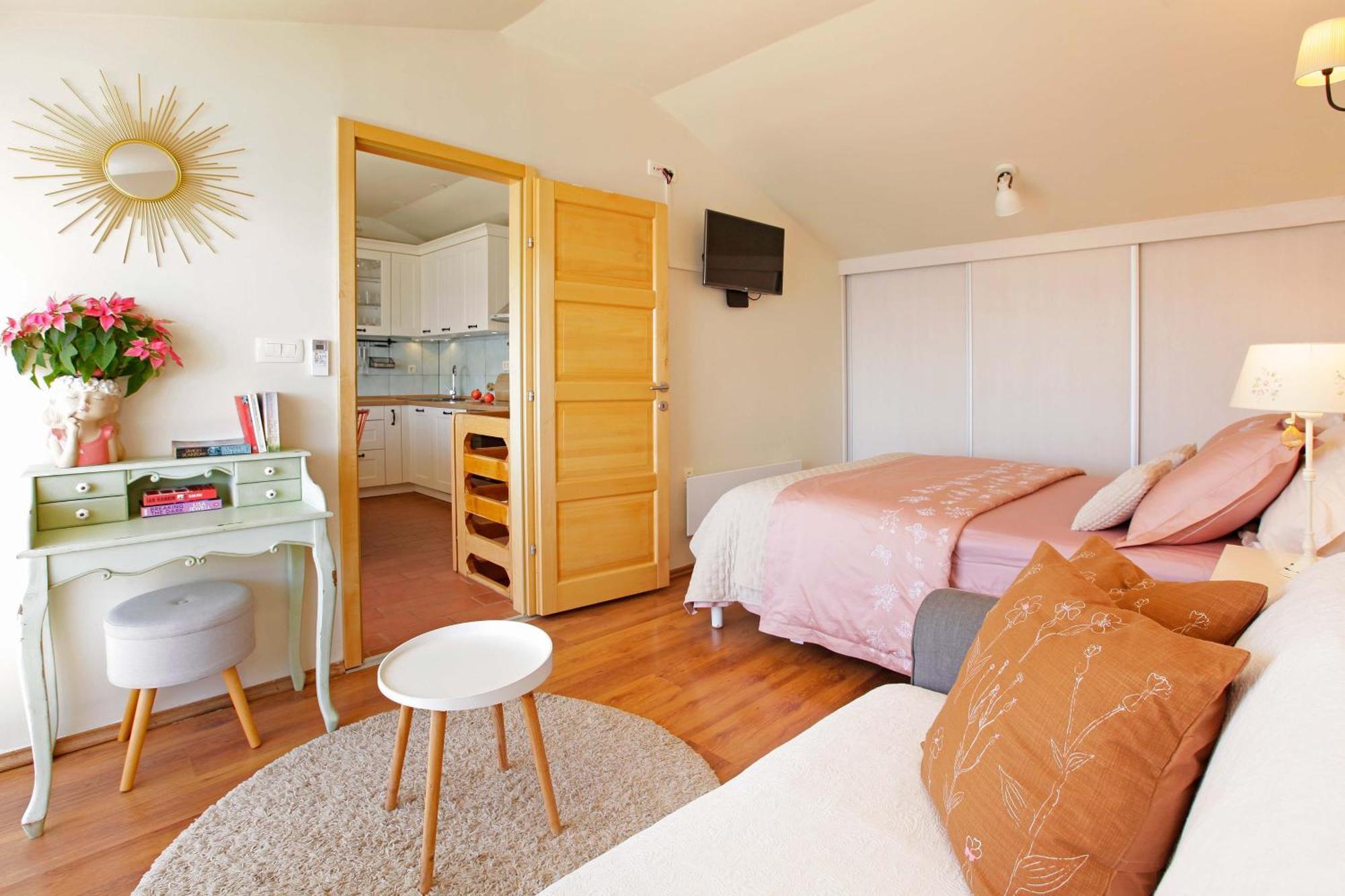 Amazing Waterfront Apartments Bol Bagian luar foto
