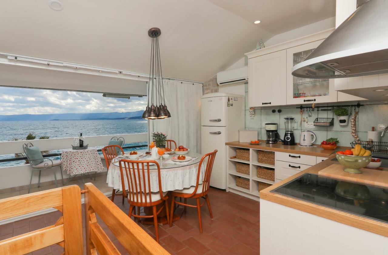 Amazing Waterfront Apartments Bol Bagian luar foto