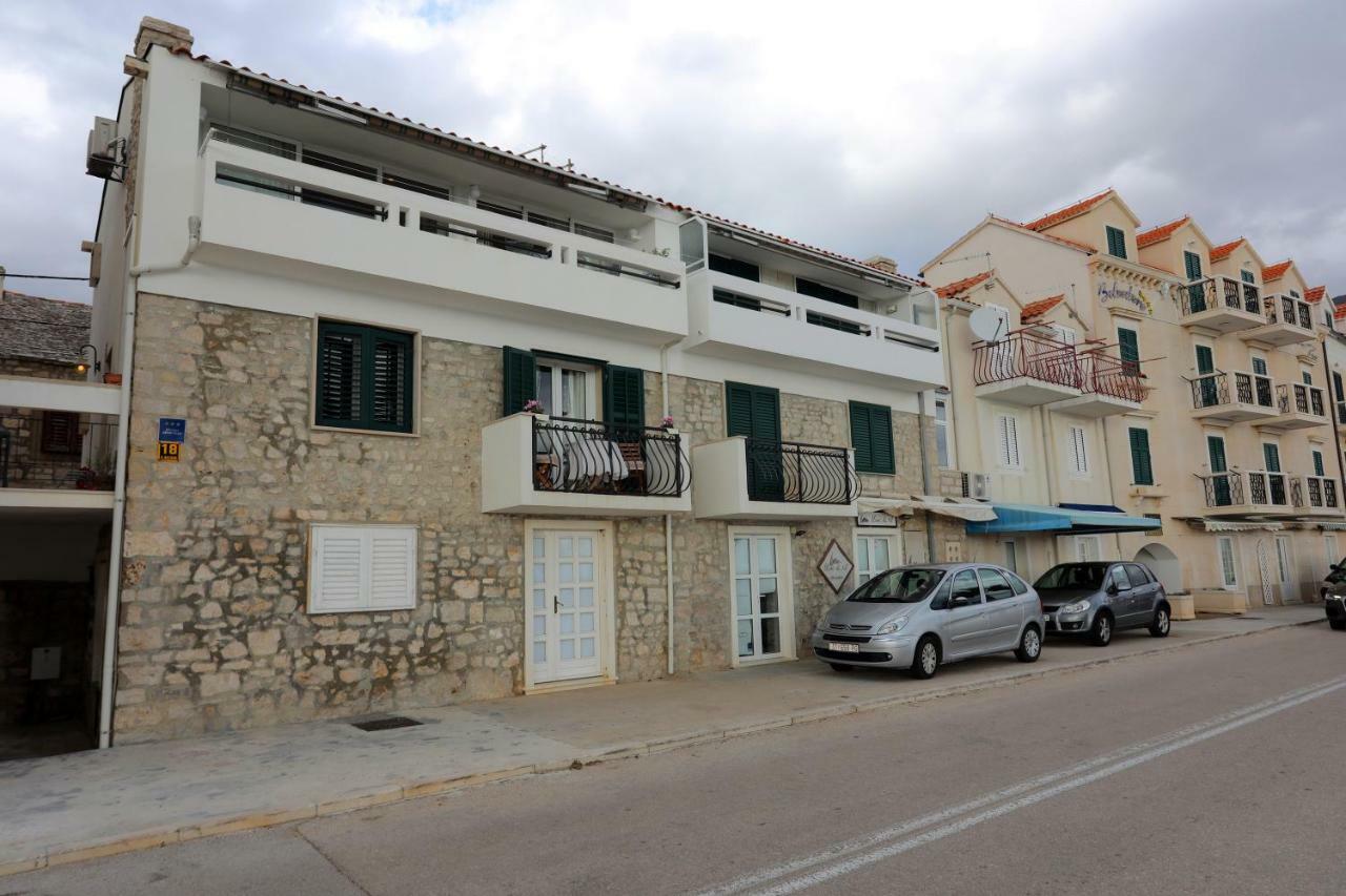 Amazing Waterfront Apartments Bol Bagian luar foto