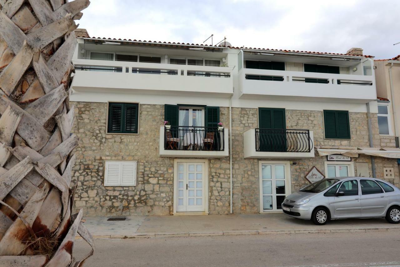 Amazing Waterfront Apartments Bol Bagian luar foto