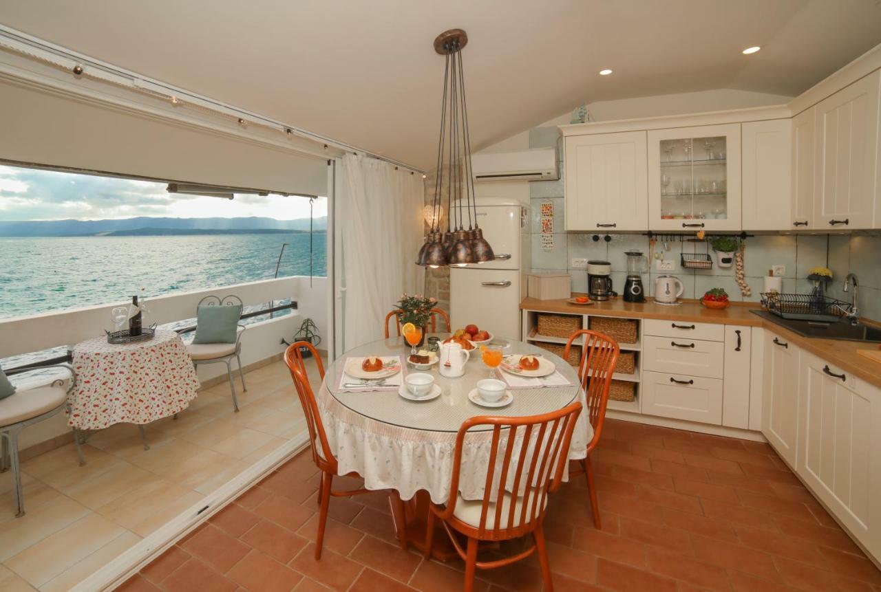 Amazing Waterfront Apartments Bol Bagian luar foto